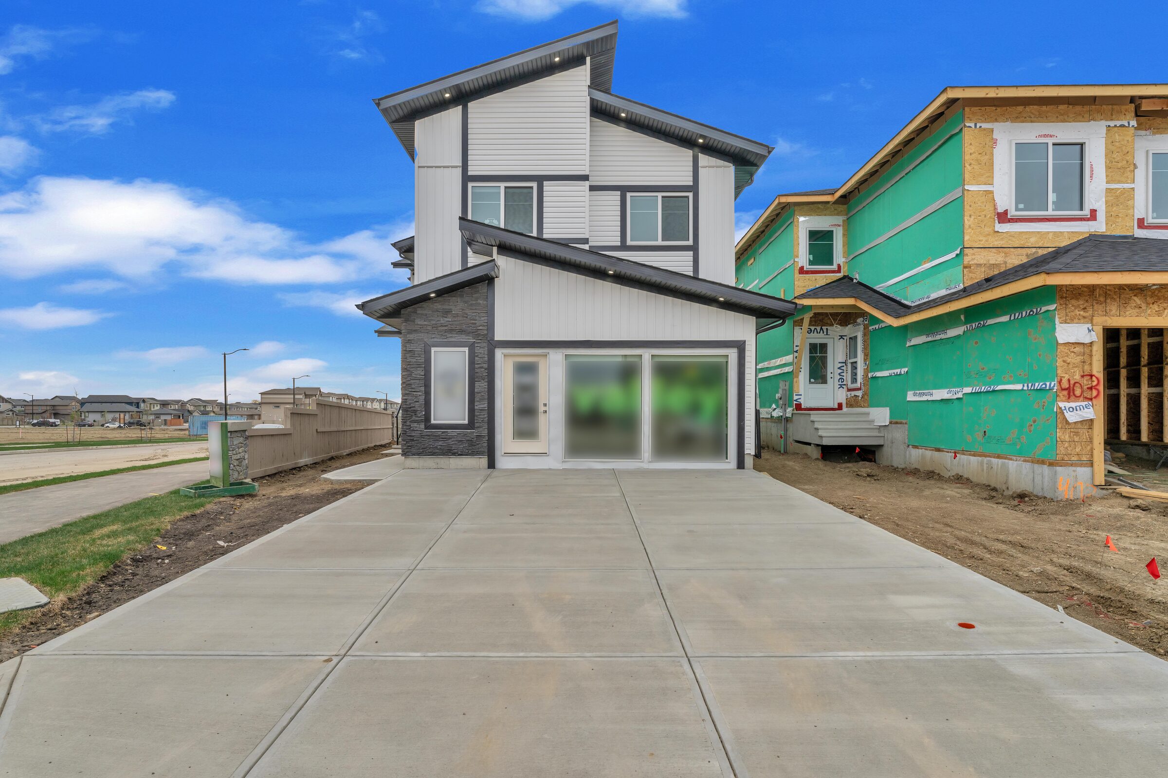 Custom walkout home exterior in Woodbend, Leduc