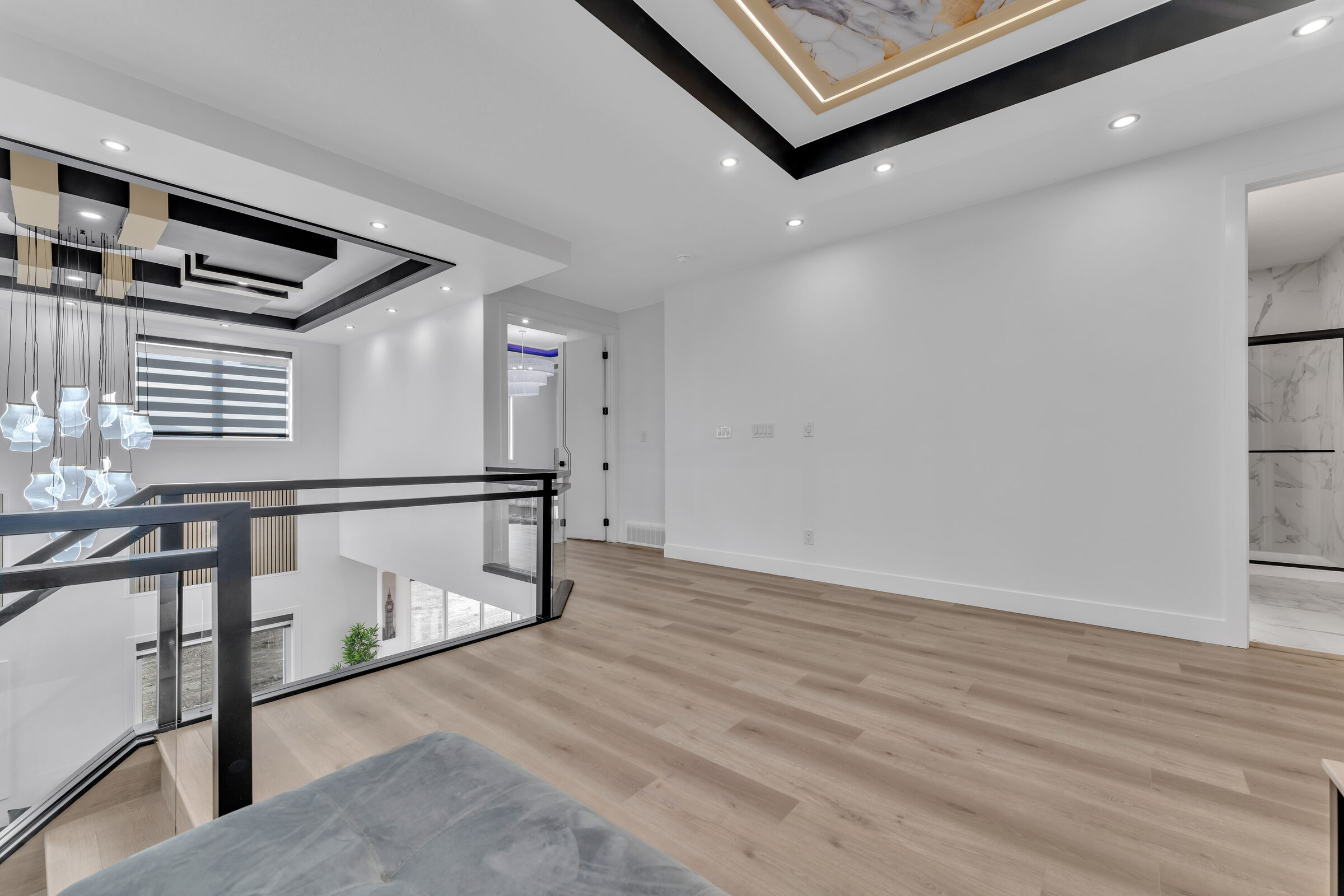 Bonus room with tray ceiling